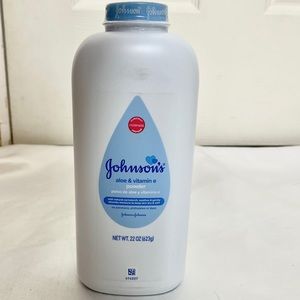 NEW Johnsons aloe vitamin e powder no parabens 22oz